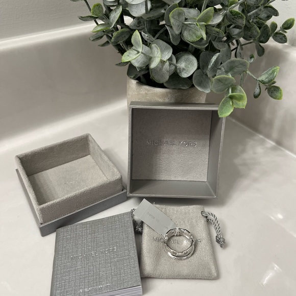 NWT Michael Kors Mercer Prestack silver tone size 8 - Picture 3 of 9